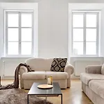 Palace Apartma *
