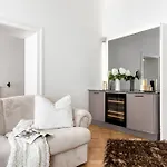 Palace Apartma *