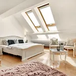 Palace Apartma *