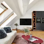 Palace Apartma *