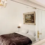 Apartma Palace *